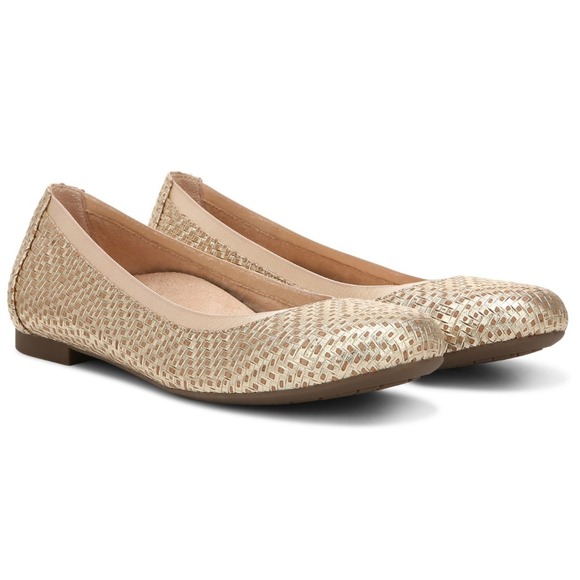 Vionic Anita Gold Leather Slip On Round Toe Ballet Flat NWOB - 7.5 & 38 EUR Wide - Picture 1 of 10